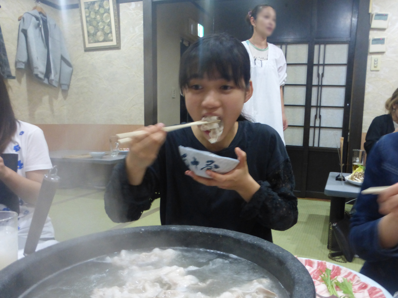 西垣さんは食べっぷりもさすがです。＜有彩＞