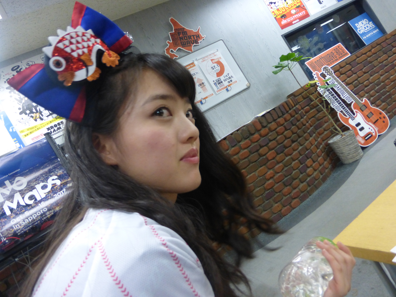 札幌にて、ラジオの生放送に一人出演の希山さん。ドキがムネムネです。（愛）